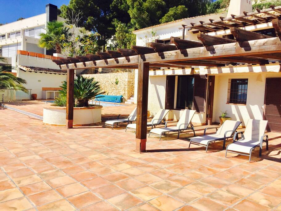 Hay toldo para toda la terraza cubierta