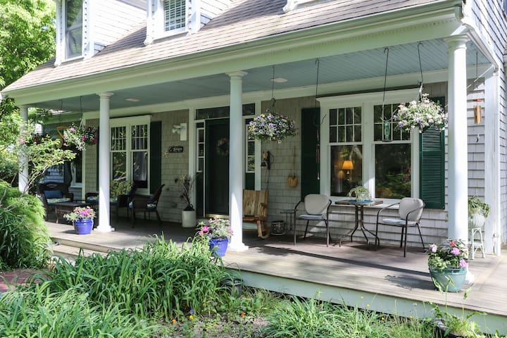 Secret Garden, Hydrangea Room with full breakfast