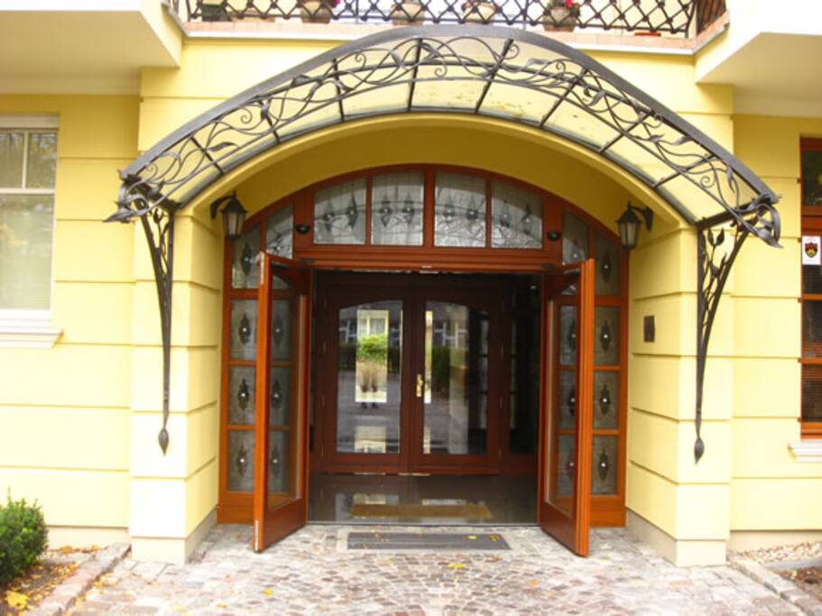 Wejście do budynku Patio Mare