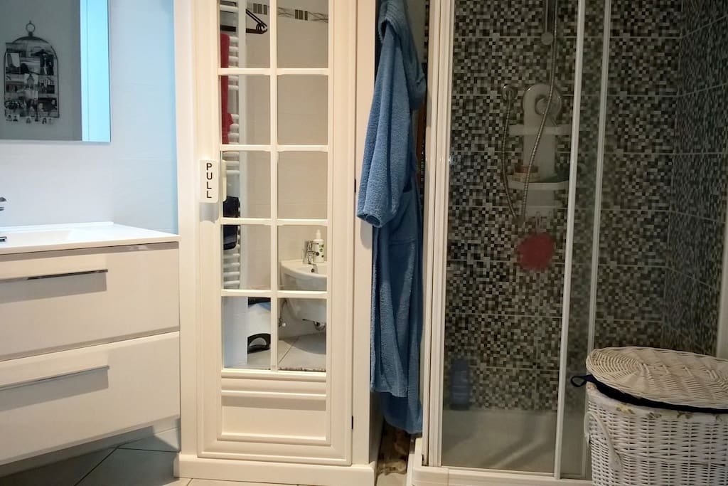 Bagno con box doccia