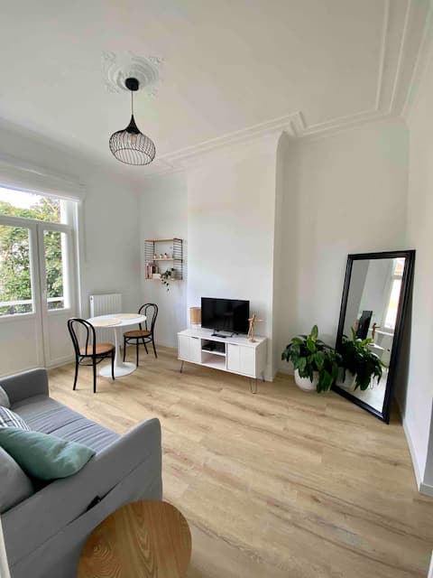 Bright apartment in a great location.