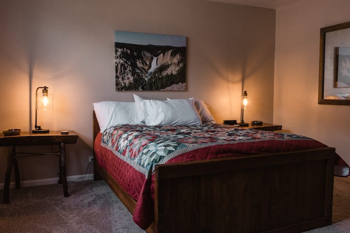 Very comfortable queen sized bed with luxurious mattress pad and hotel quality/high thread count linens. Bed side lamps, alarm clock, and fireplace make it convenient and cozy. A full bath is located inside the Moose Master Bedroom.