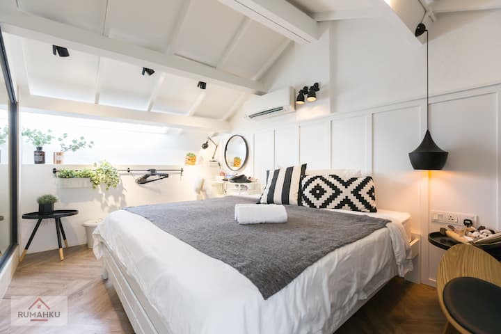 2nd floor- Romantic Exec Room