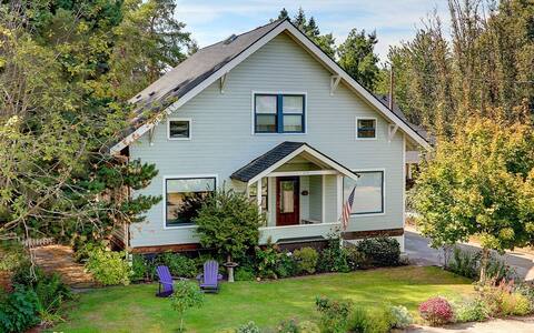 Updated 1900 Aurora Home in a quiet neighborhood