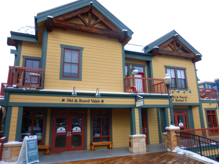 Lift Lodge entrance from Town Lift Plaza