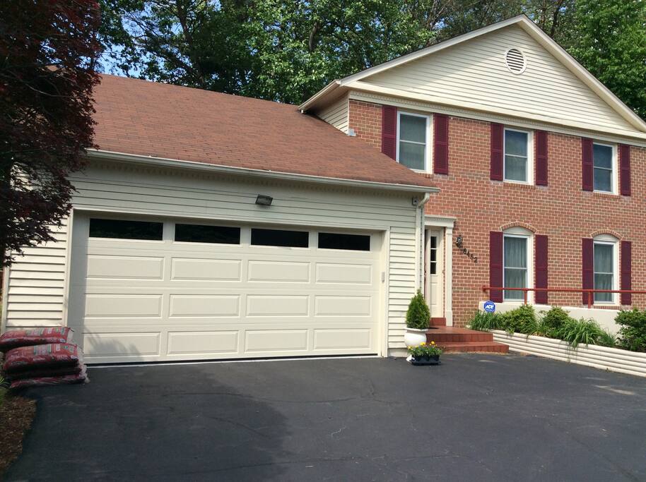 FRONT OF HOUSE