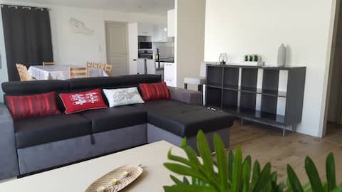 New house in two parts 6 to 15 people