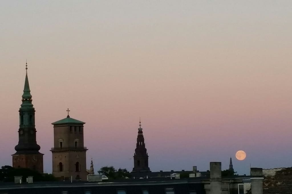 Rooftop by night can be very romantic
