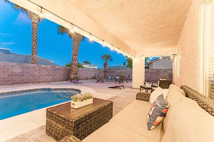 Playful decor, Pool/Spa 3 Bedroom