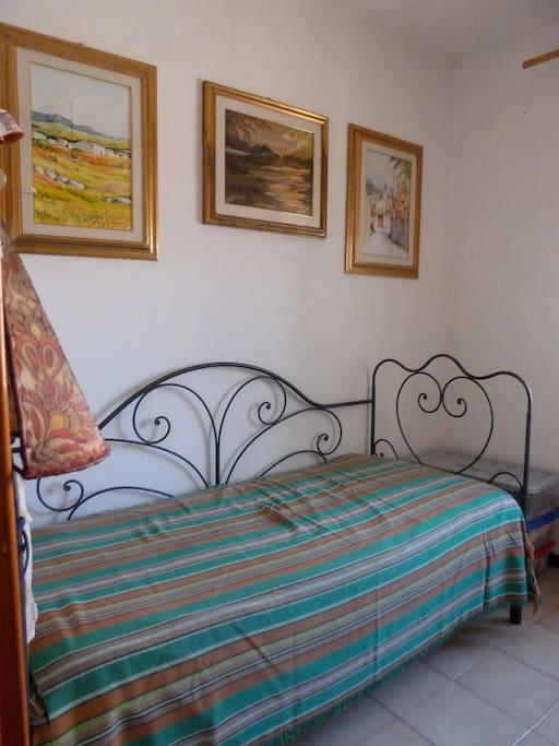 Single bedroom