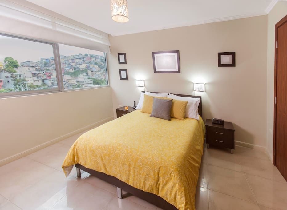 Dormitorio de 2 plazas con duvet y comforter.