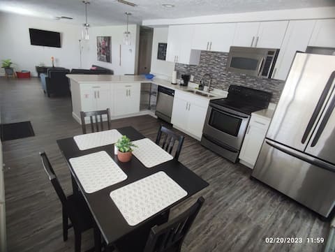 Convenient, cozy and bright!