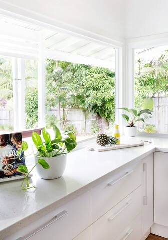 2beachhouse in the heart of Byron town gallery image 5