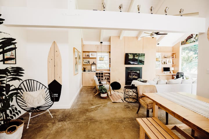 Walk to Trails, 2 master suites, AC