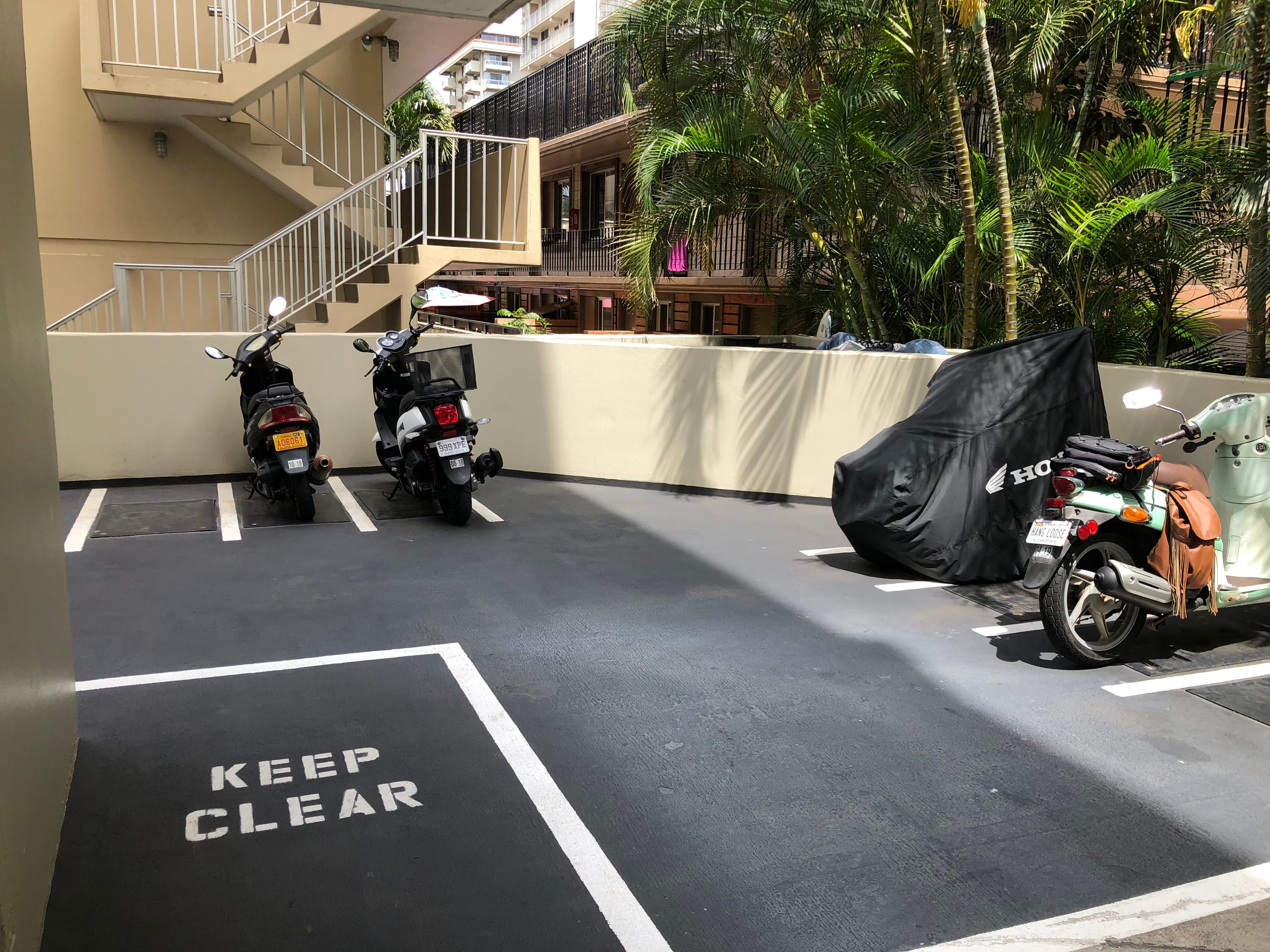 Condo in Honolulu · ★4.86 · Studio · 1 bed · 1 bath - Image 19