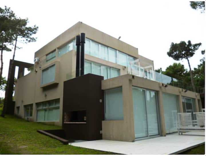 Casa Moderna Minimalista A Cuadras Del Mar - Pinamar