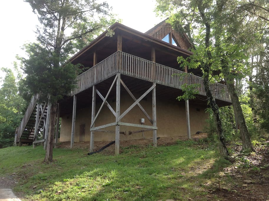 Ground view of the cabin.