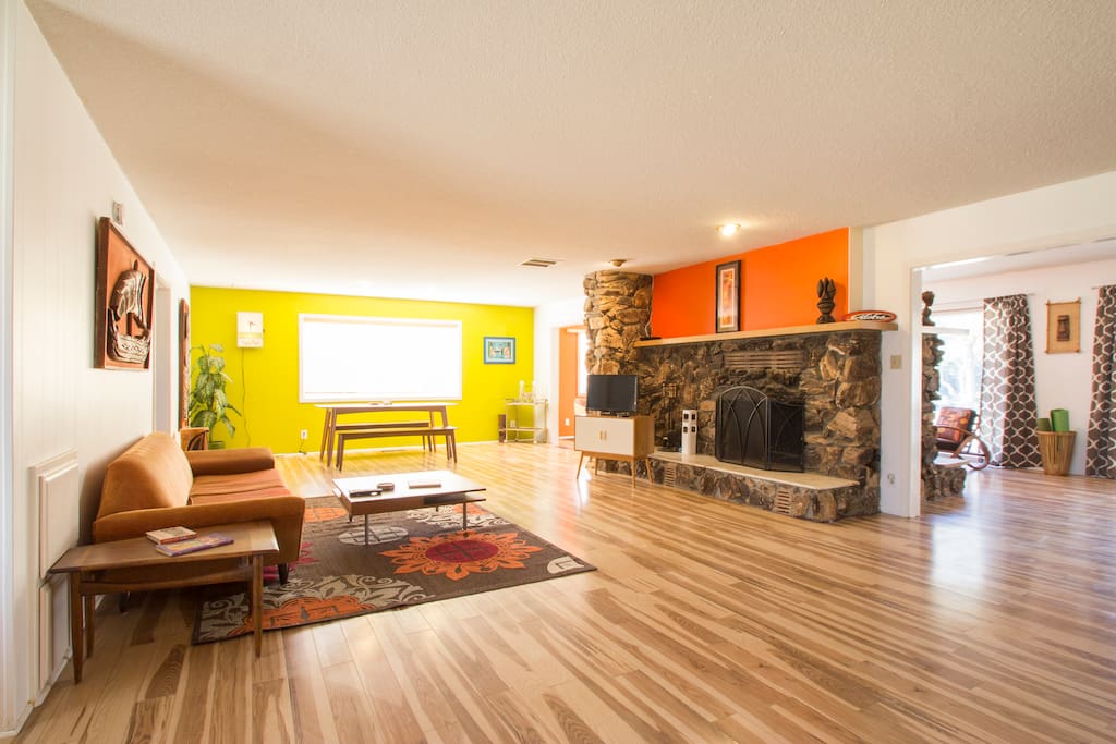 Living room with dual sided working fire place