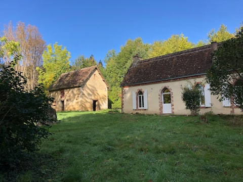Near Le Mans, 1:30h from Paris, charming cottage renovated