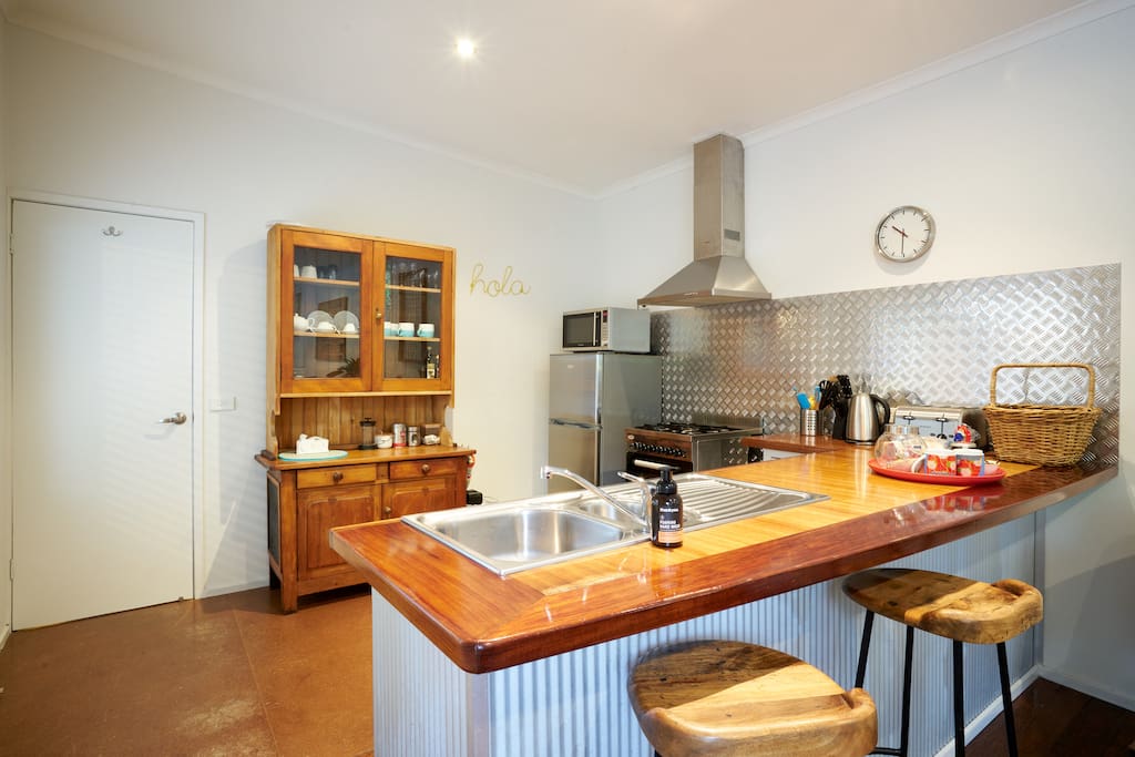 Kitchen stocked with basic items for breakfast, just ask if you need herbs etc.