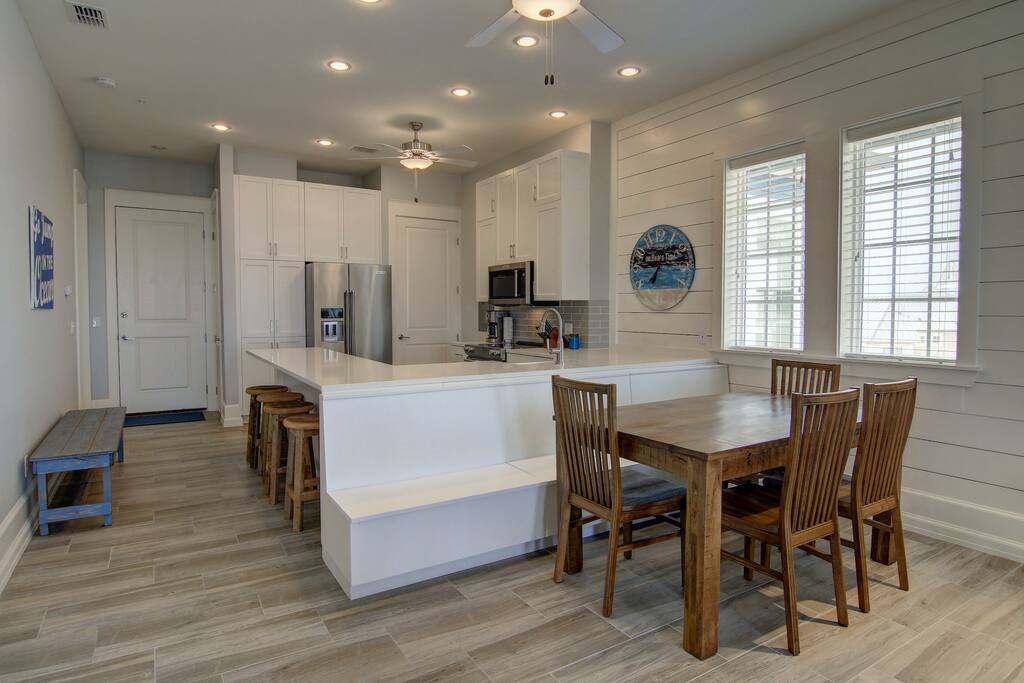 Breez In TC 10304-Dining Area
