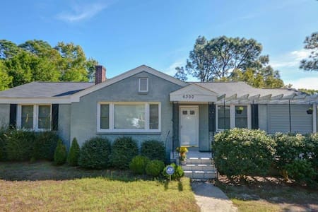 Quiet Comfortable Bungalow - NEW NEAR-BY LOCATION