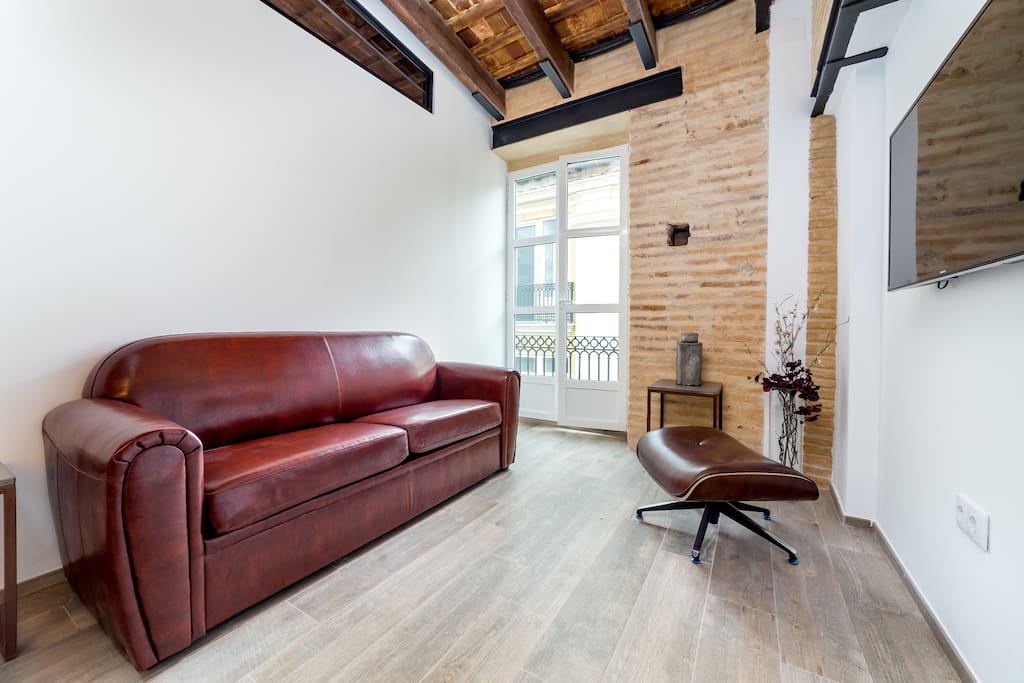 LIVING ROOM 2