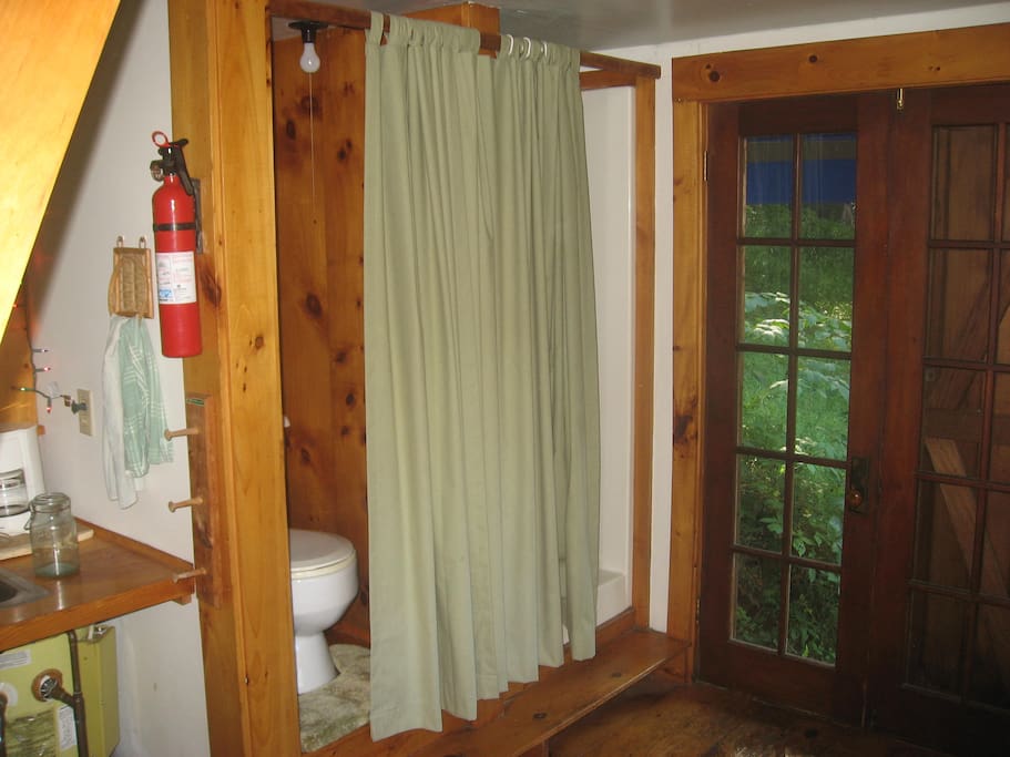 HOT SHOWER, TOILET