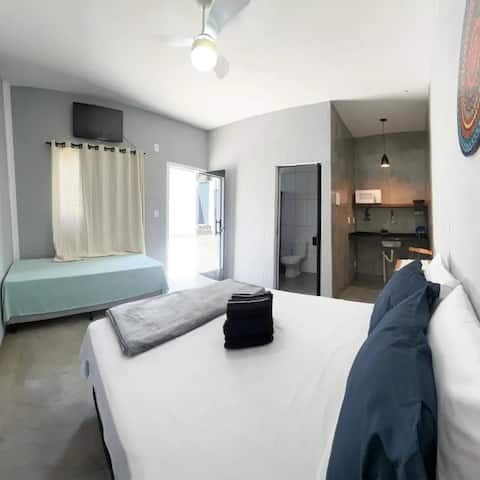 Top performing Airbnb: Downtown suites with exclusive parking! in Cunha