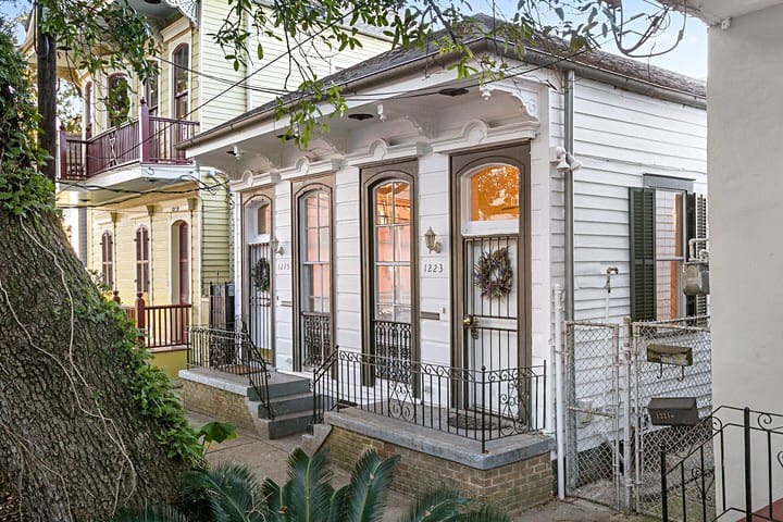 Cara’s Quarters, 1+block away from French Quarter