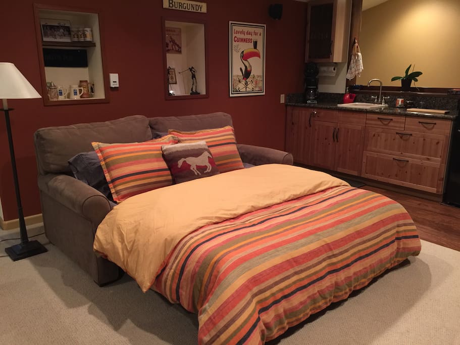 Queen size bed in main room