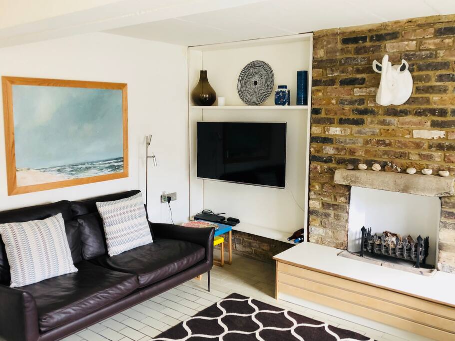 Sitting room with TV