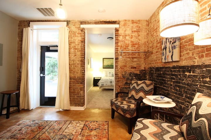 Butchertown/Nulu Executive Suite w/PARKING