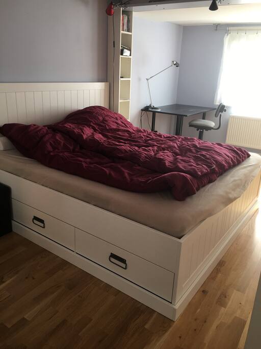 Großes Bett 200 x 180 nagelneu