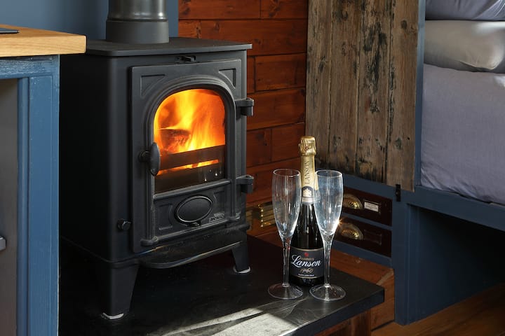 Ploughman's Retreat - Stunning Vintage Hut - Folkestone