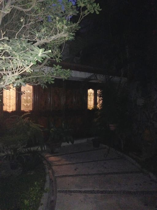 Entrada por la noche