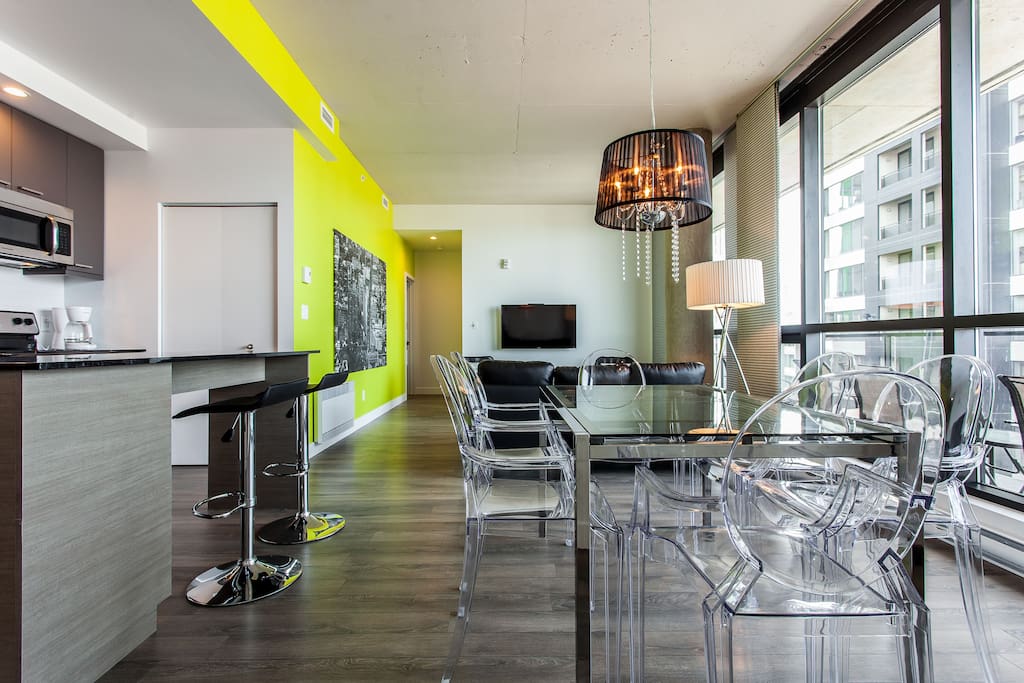 LIVING AREA WITH VIEW OF CITY