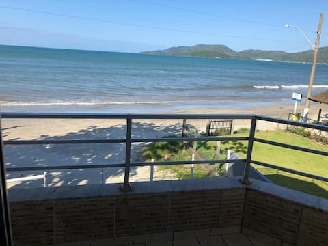 Imóvel de sucesso: Oceanfront Apartment em Porto Belo