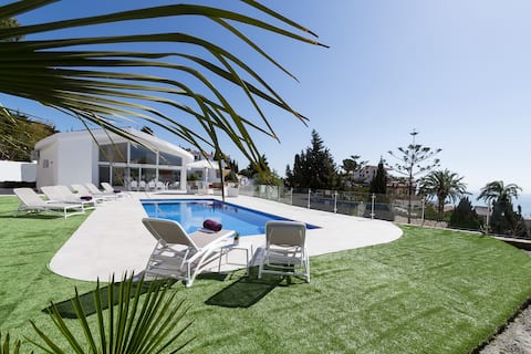 Villa Plata with private heated pool