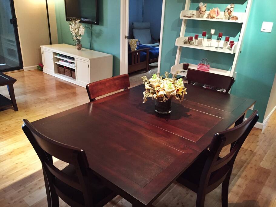 Dining room (open layout)