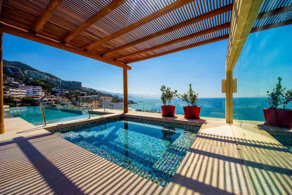 jacuzzi in rooftop - level 7