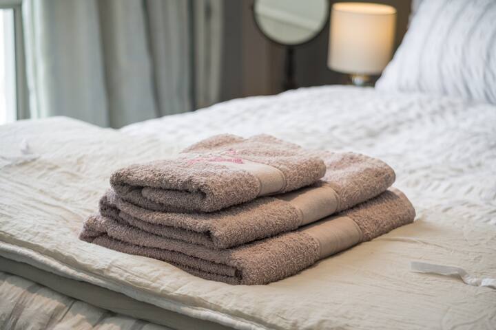 Fairmont – Beautiful Flat with Sea Views & Pool gallery image 4