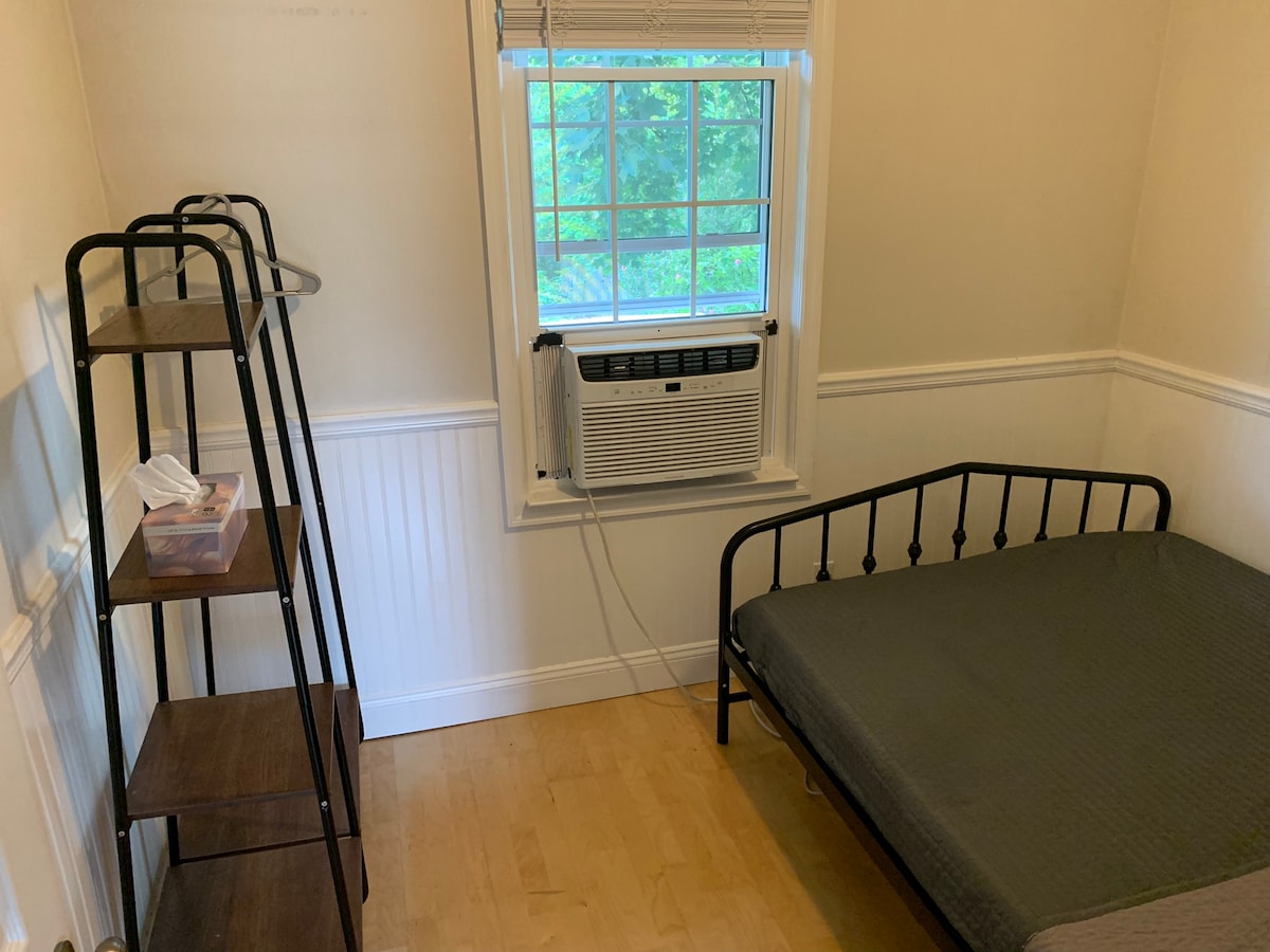 Prva spavaća soba s krevetom pune veličine