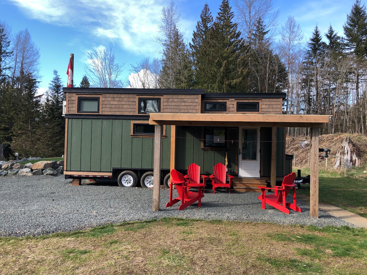 Tiny Home on Quiet Country Acreage Tiny houses for Rent in Courtenay