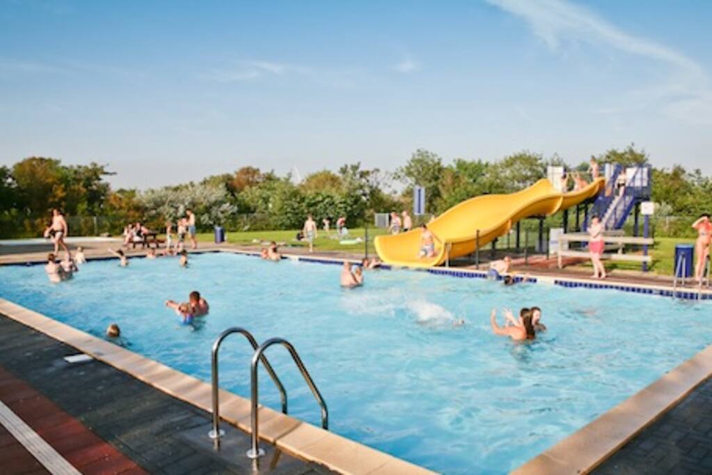 Zwembad op de camping