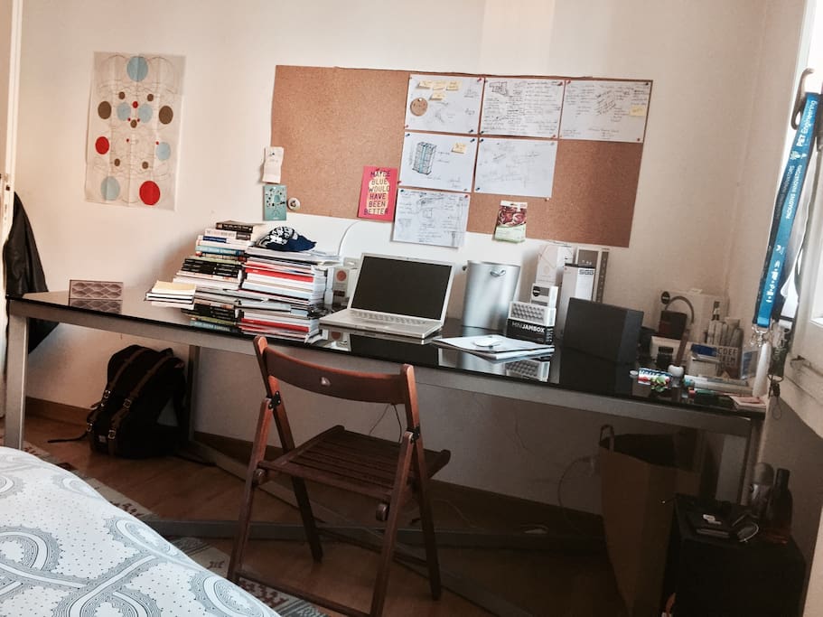 Wider desk space for a relax working time