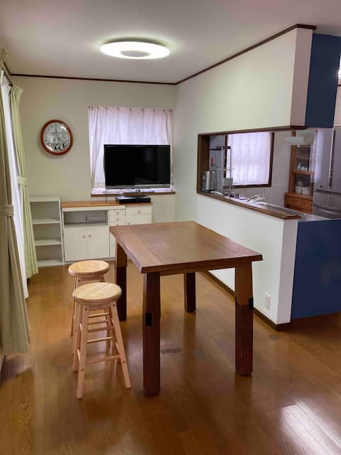 35 minutes to Narita Airport, 45 minutes to Tokyo!
12-minute walk from Keisei Katsutadai Station, ca