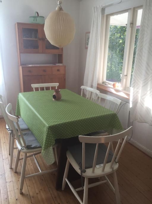 Matplats i vardagsrummet