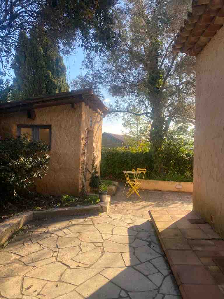 这栋楼是双层床所在的地方:) 