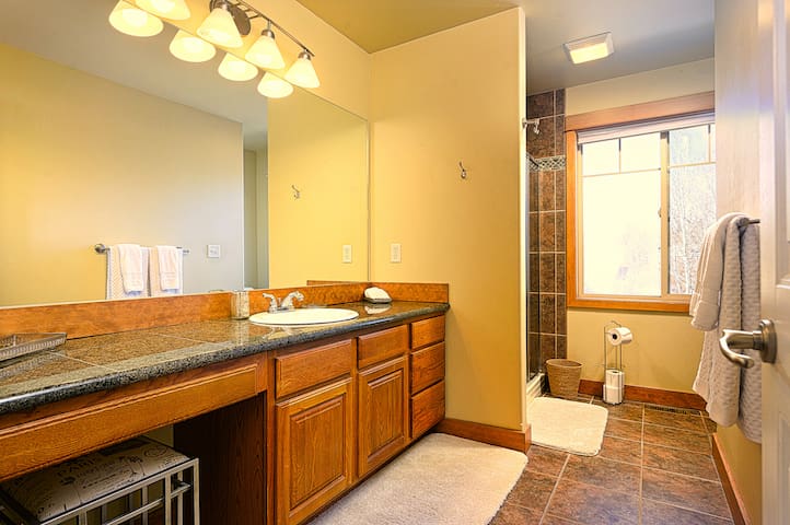 Smack Dab in the Middle of Bozeman! gallery image 5